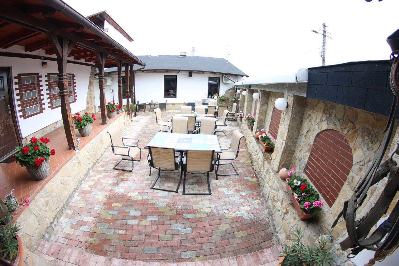 Casa Bucovineana Hotel Suceava Exterior foto