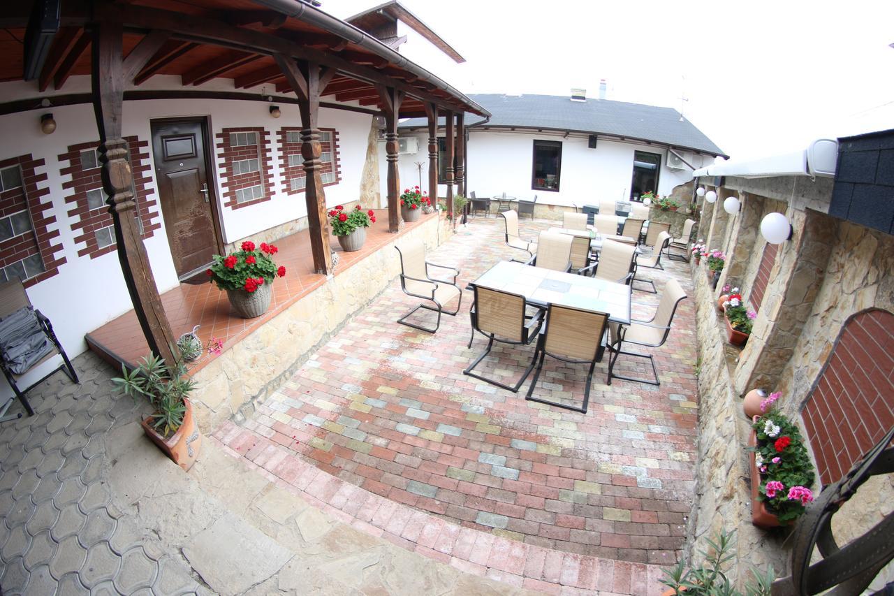 Casa Bucovineana Hotel Suceava Exterior foto